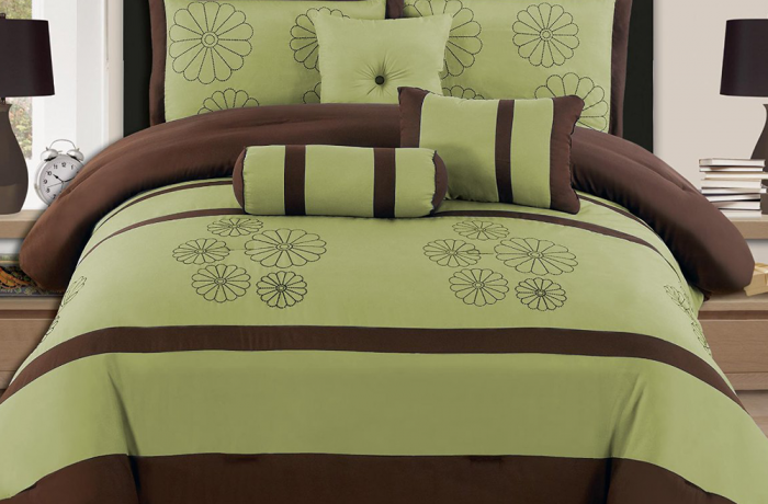 7 Pieces Luxury Embroidery Comforter Set Bed